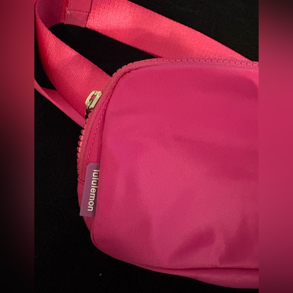 NWOT Lululemon Sonic Pink Belt Bag - Picture 6 of 10